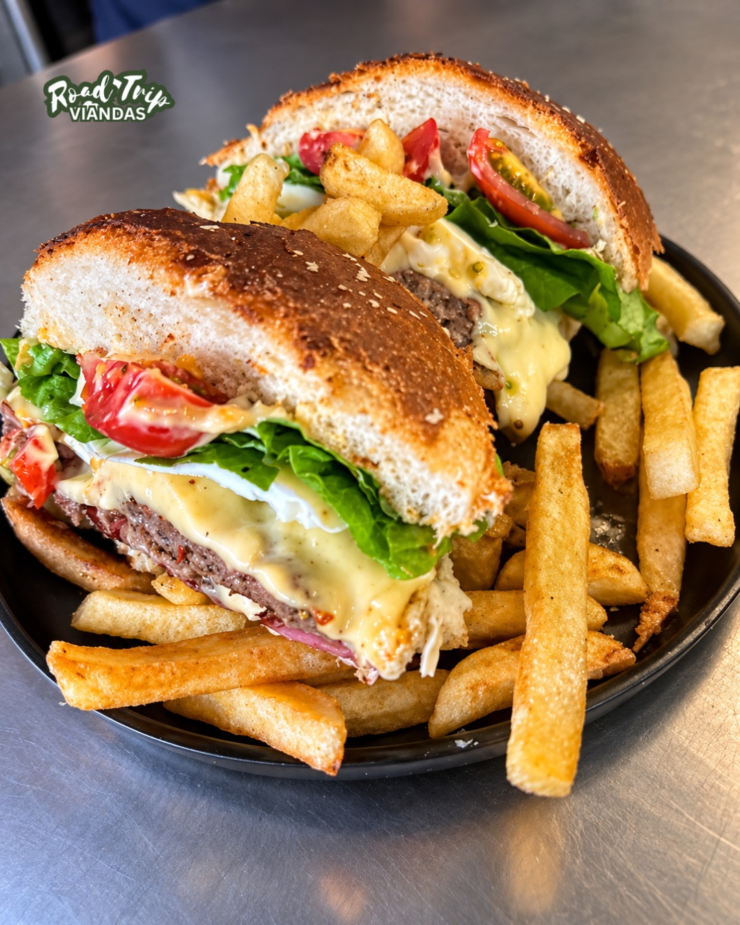 Hamburguesa completa Road Trip con papas fritas